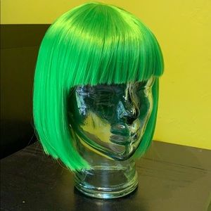 Wig with lace netting (light green)